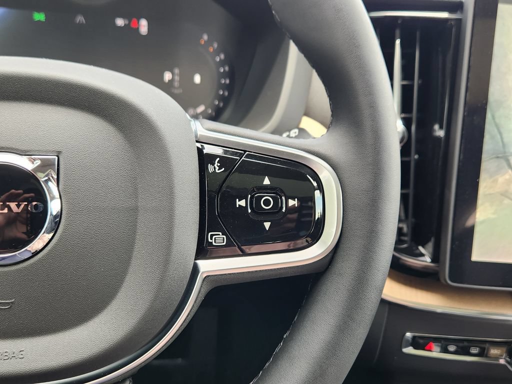 New 2026 Volvo XC60 B5 Plus w/ Climate Package AWD/4WD image 18