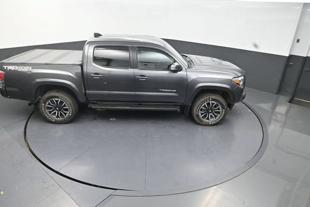Used 2020 Toyota Tacoma TRD Sport w/ TRD Premium Sport Package AWD/4WD image 19