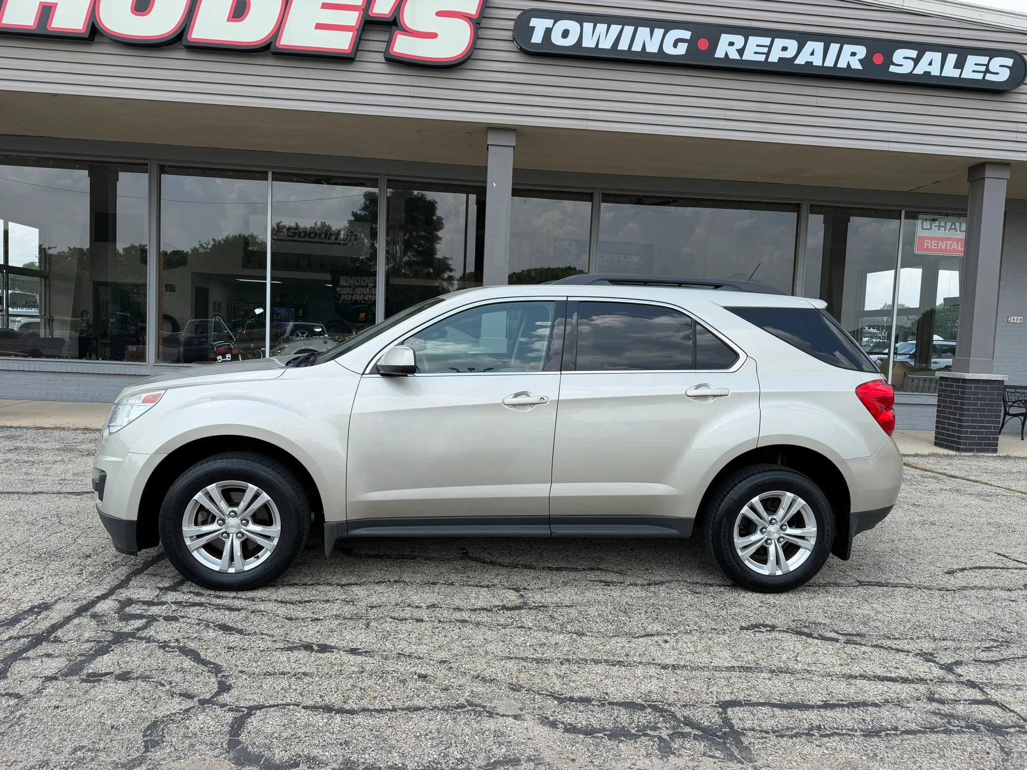 Used 2015 Chevrolet Equinox LT w/ Driver Convenience Package FWD image 2