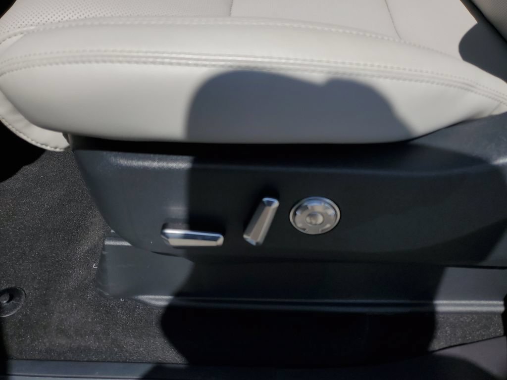 New 2026 Lincoln Navigator L Premier AWD/4WD image 24