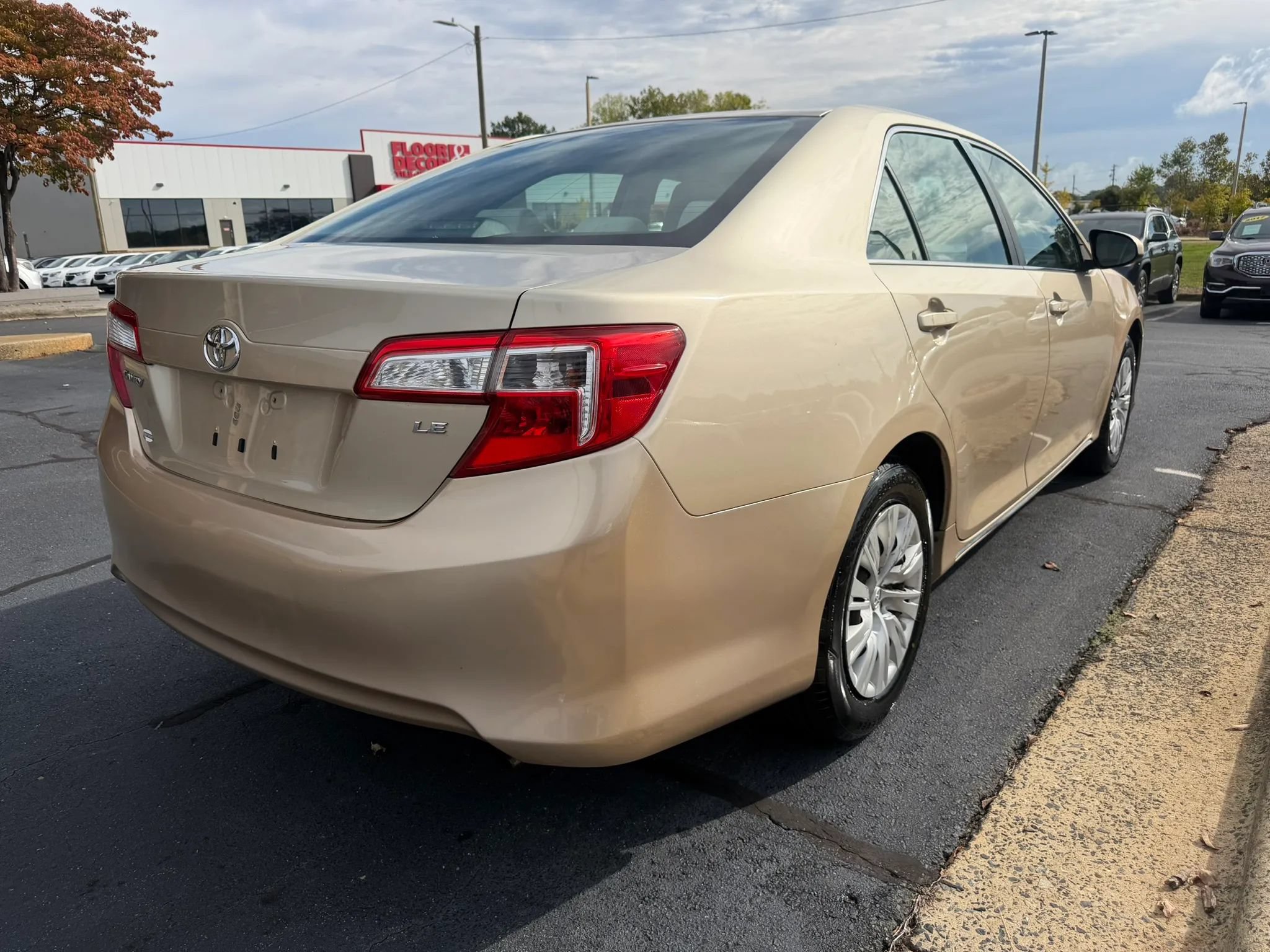 Used 2012 Toyota Camry LE FWD image 8
