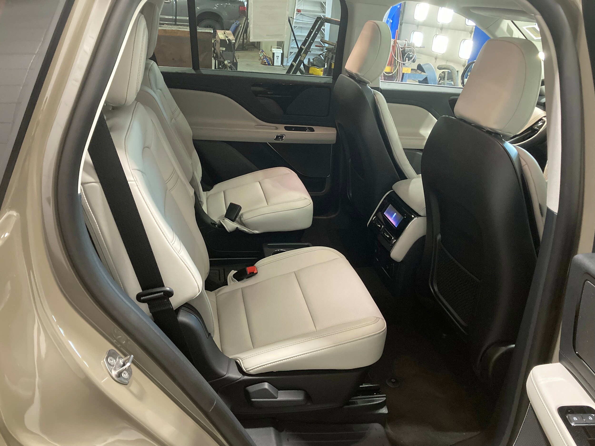 Used 2026 Lincoln Aviator AWD image 7