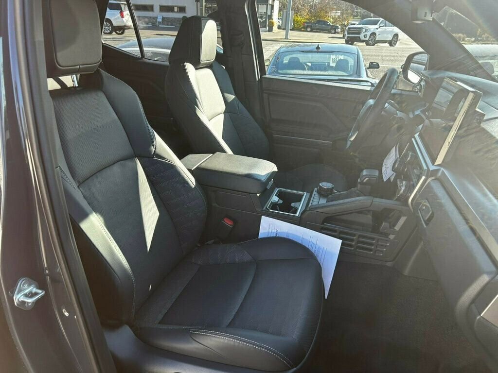 Used 2018 Chrysler Pacifica Touring-L image 10