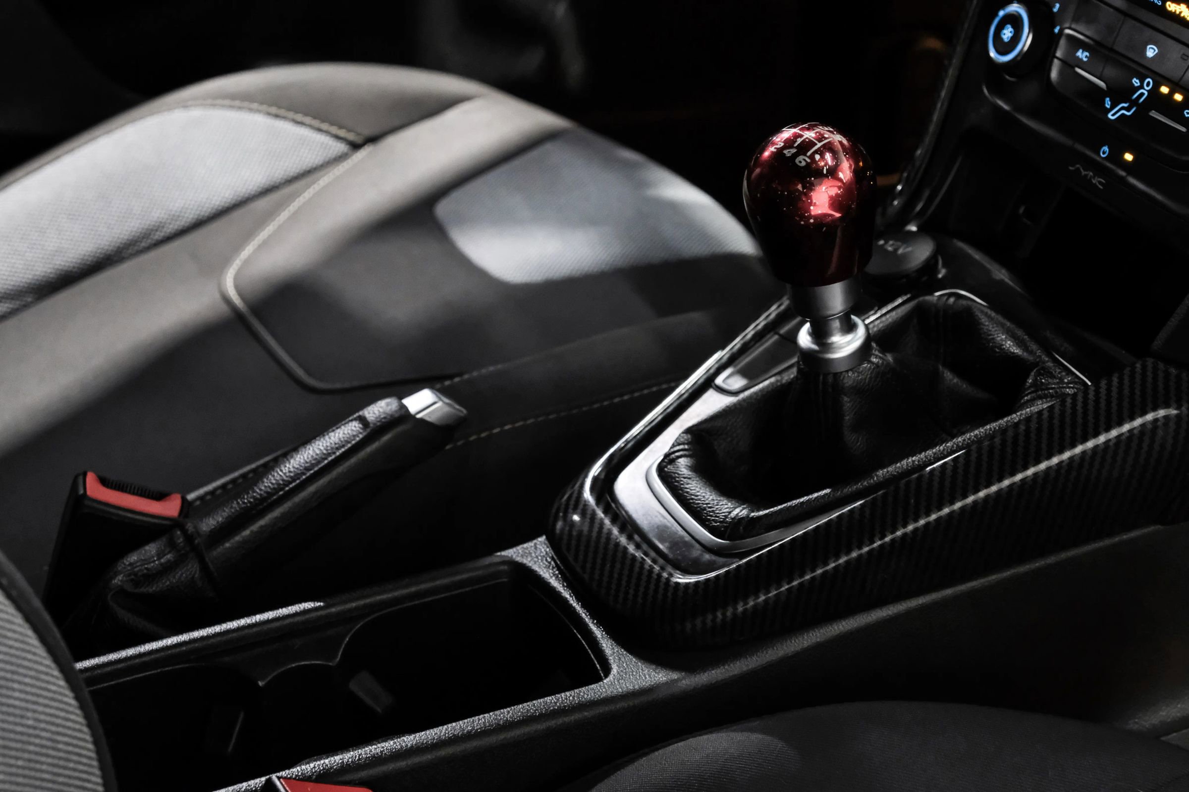 Used 2018 Ford Focus ST image 25