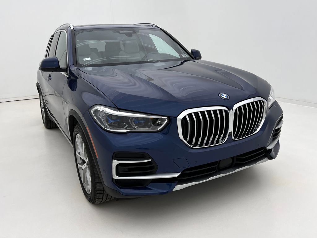 Used 2023 BMW X5 xDrive45e w/ Executive Package video 3