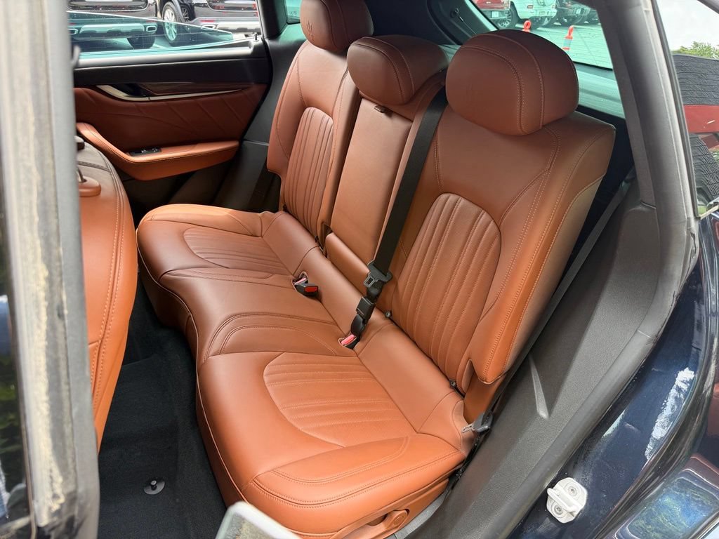 Used 2022 Maserati Levante GT AWD/4WD image 32
