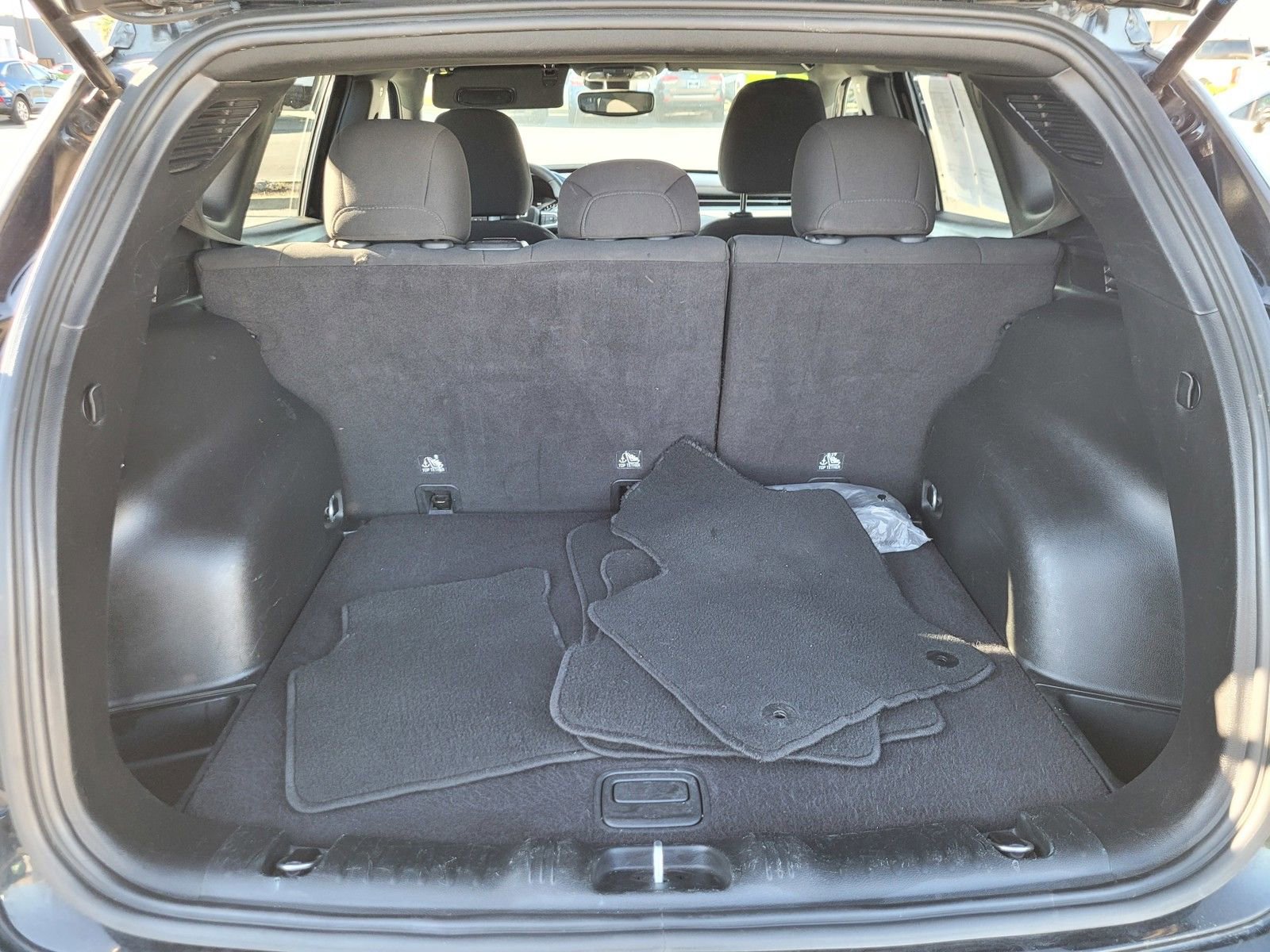 Used 2023 Jeep Compass Sport image 9