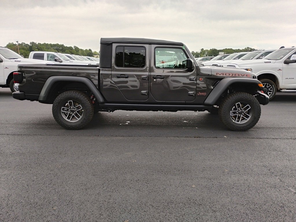 New 2025 Jeep Gladiator Mojave image 4