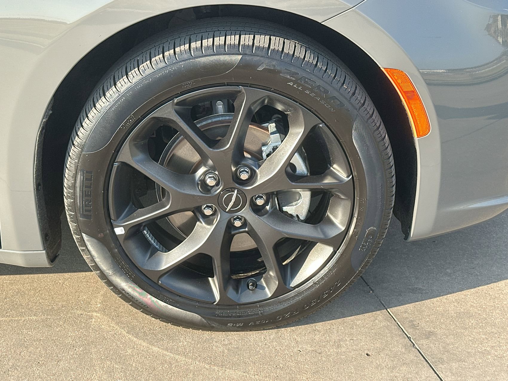 Used 2025 Chrysler Pacifica Limited image 10