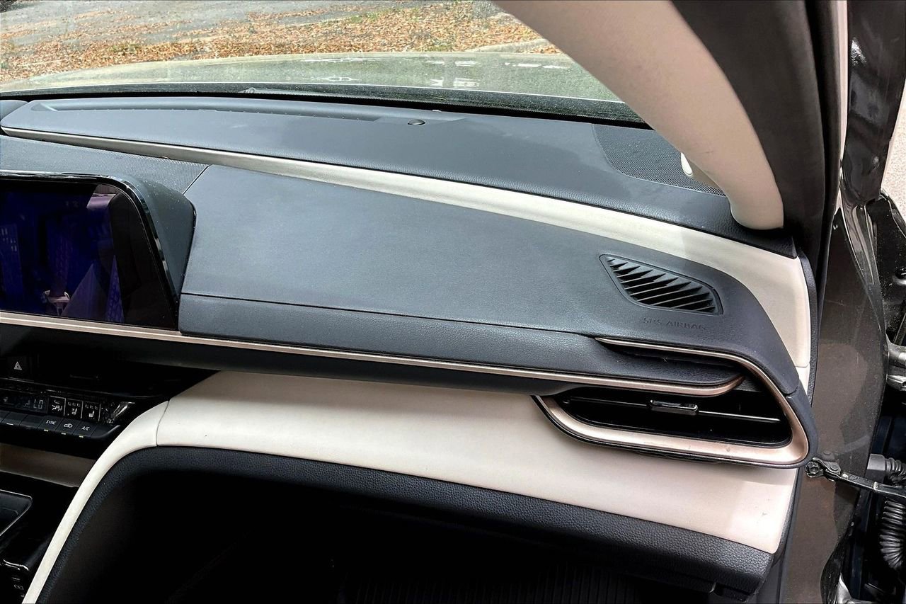 Used 2025 Toyota Crown Limited w/ Advanced Technology Package AWD/4WD image 23