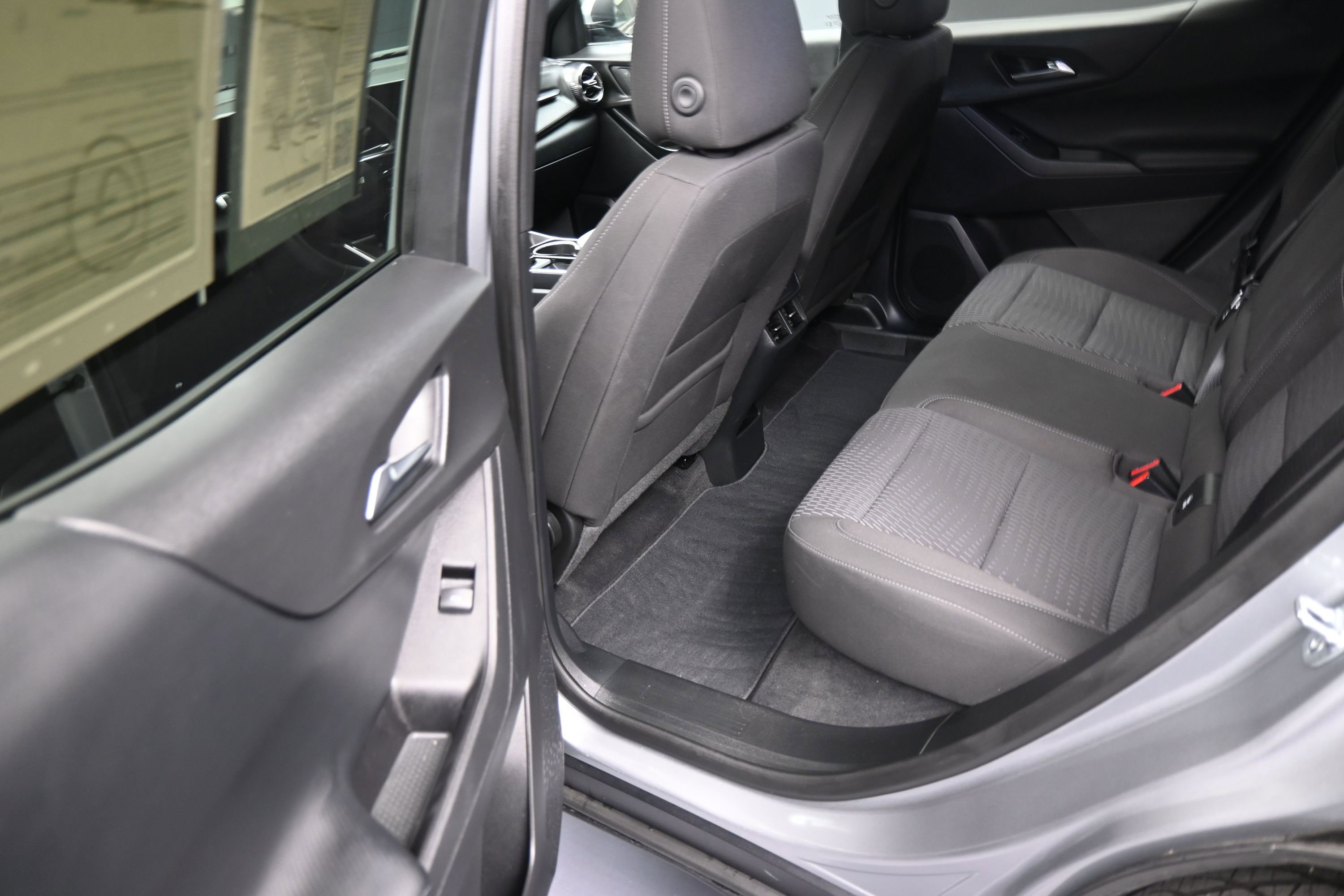 Used 2026 Chevrolet Equinox LT FWD image 17