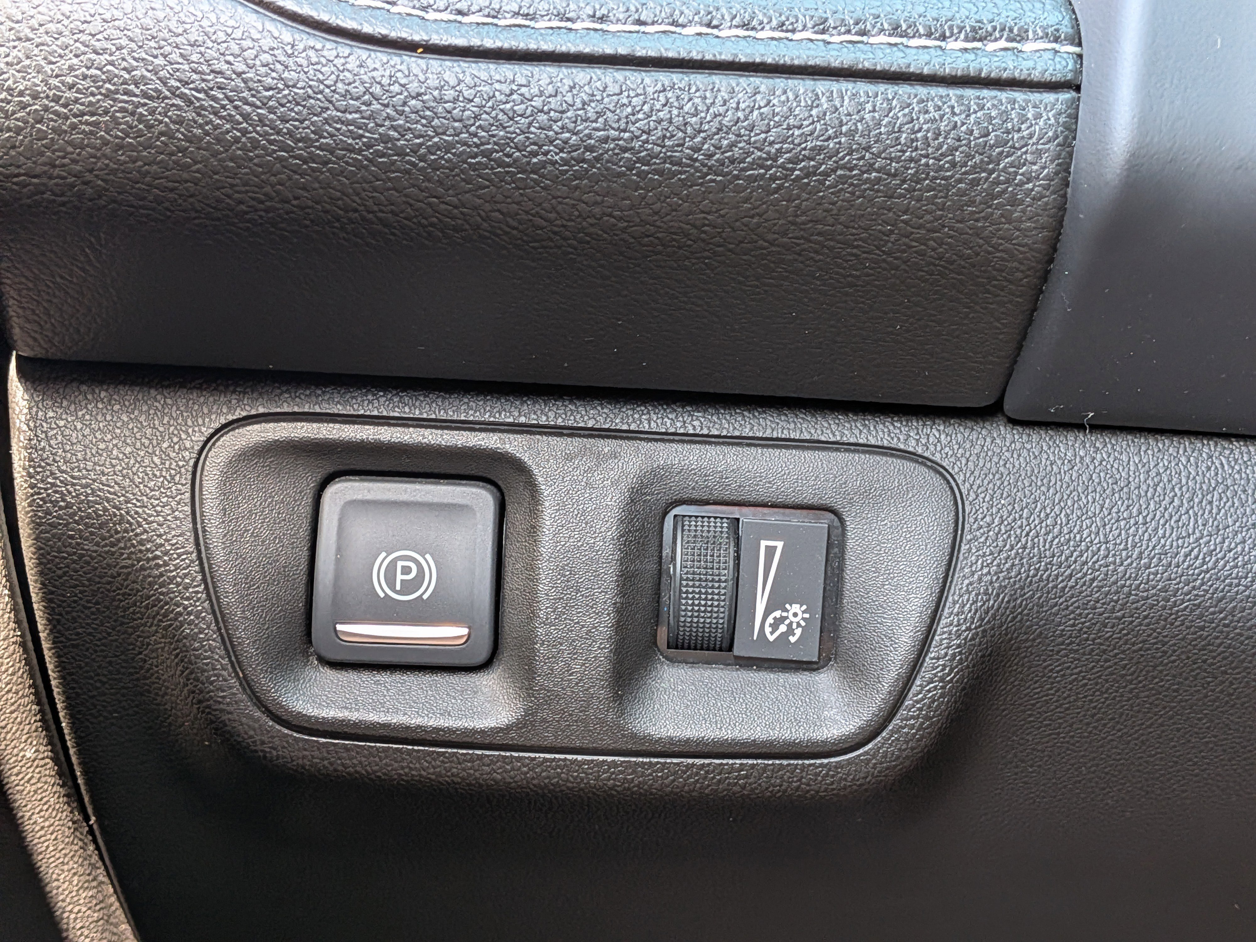 Used 2021 GMC Acadia SLT image 24