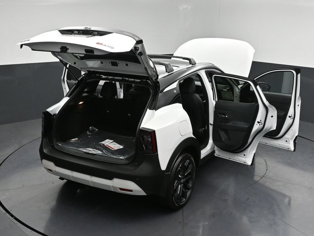 New 2026 Nissan Kicks SR AWD/4WD image 32