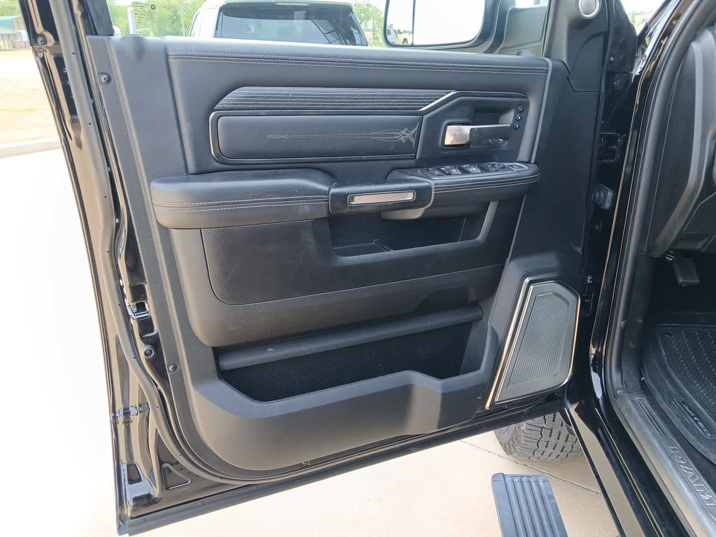 Used 2020 RAM 2500 Limited AWD/4WD image 12