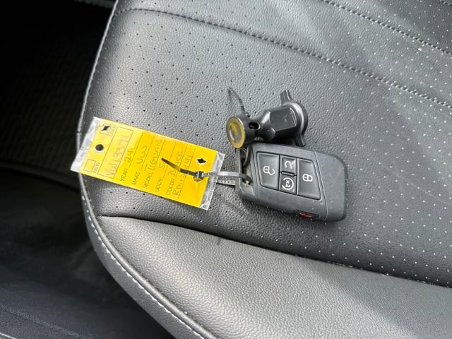 Certified 2024 Volkswagen Tiguan SE w/ Panoramic Sunroof Package image 37