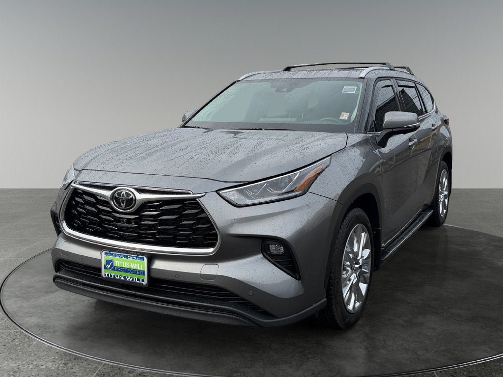 Used 2025 Toyota Highlander Limited AWD/4WD image 3