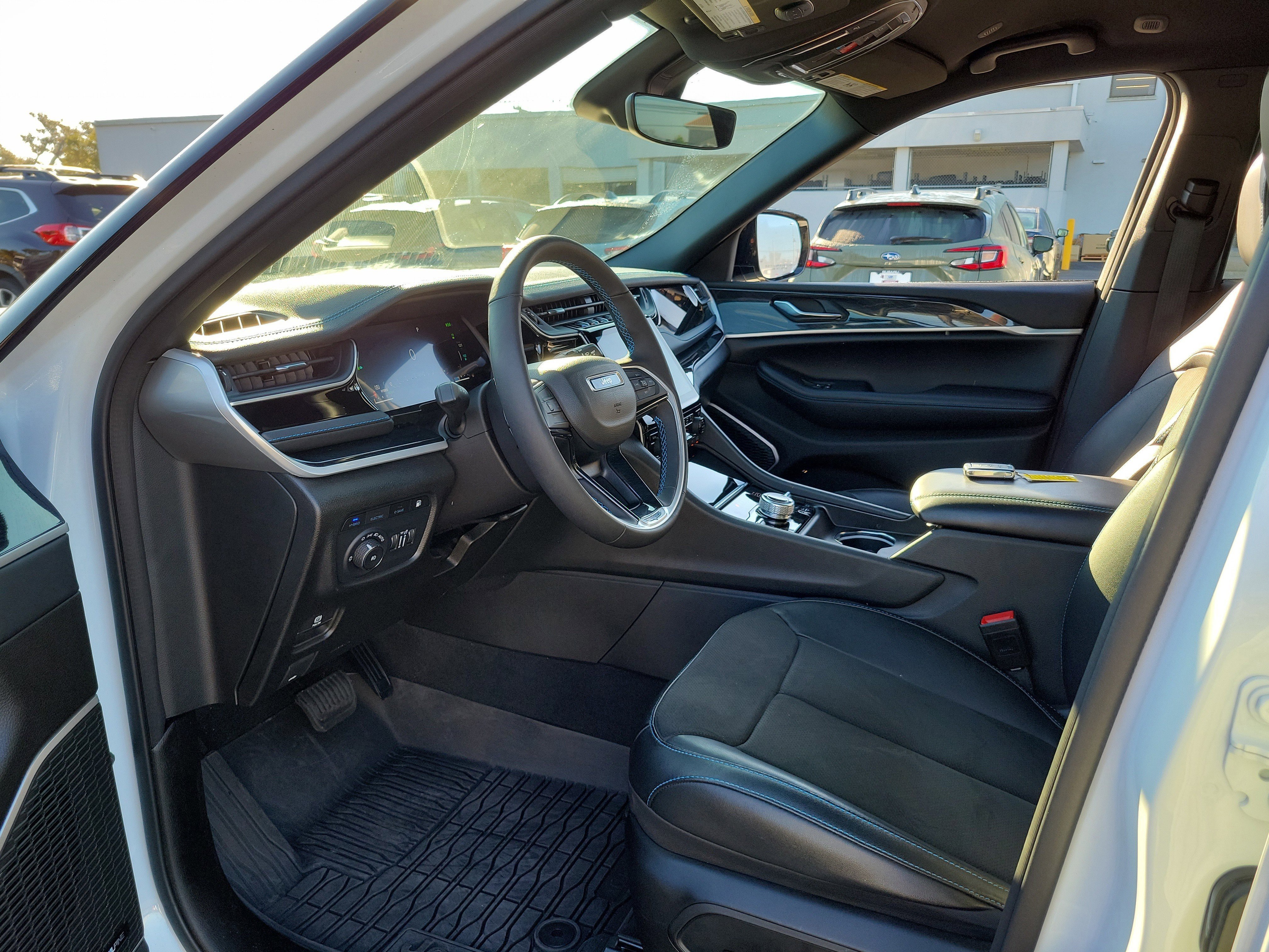 Used 2024 Jeep Grand Cherokee Trailhawk w/ Advanced Protech Group II image 21