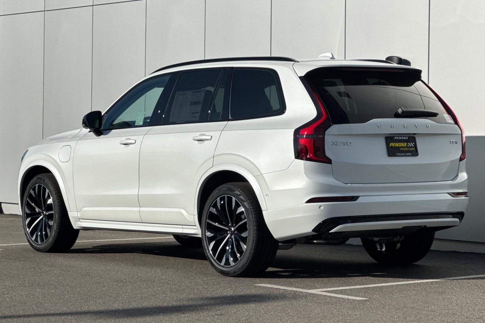 New 2026 Volvo XC90 T8 Ultra w/ Lounge Package image 3