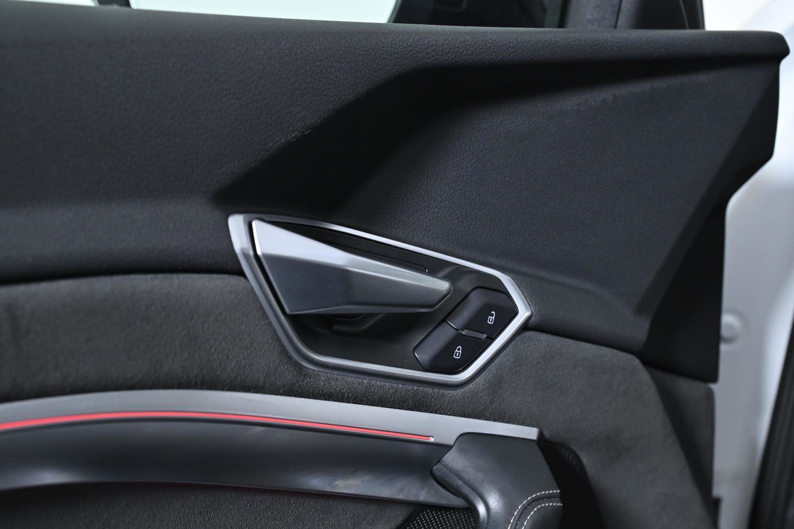 Used 2022 Audi e-tron Chronos image 22