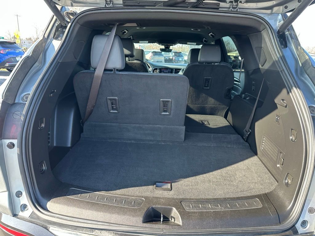 Used 2024 Buick Enclave Premium image 31
