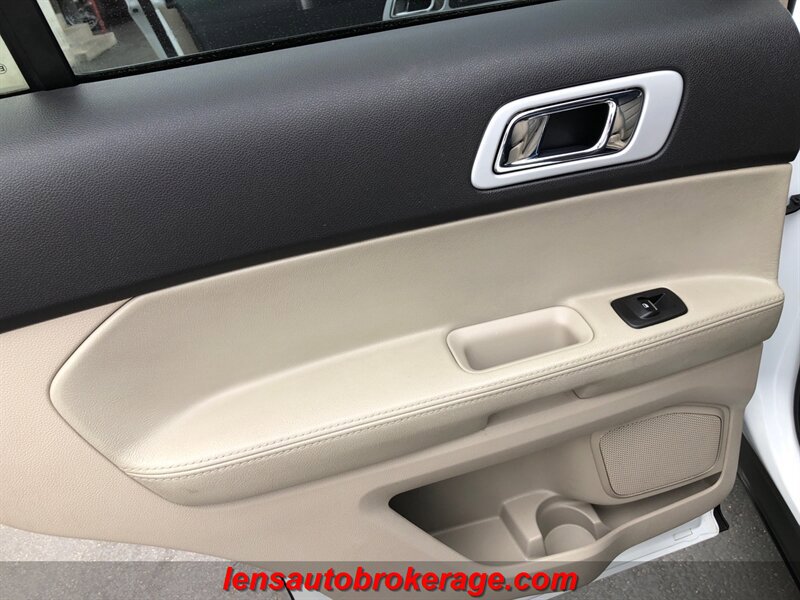 Used 2015 Ford Explorer XLT FWD image 16