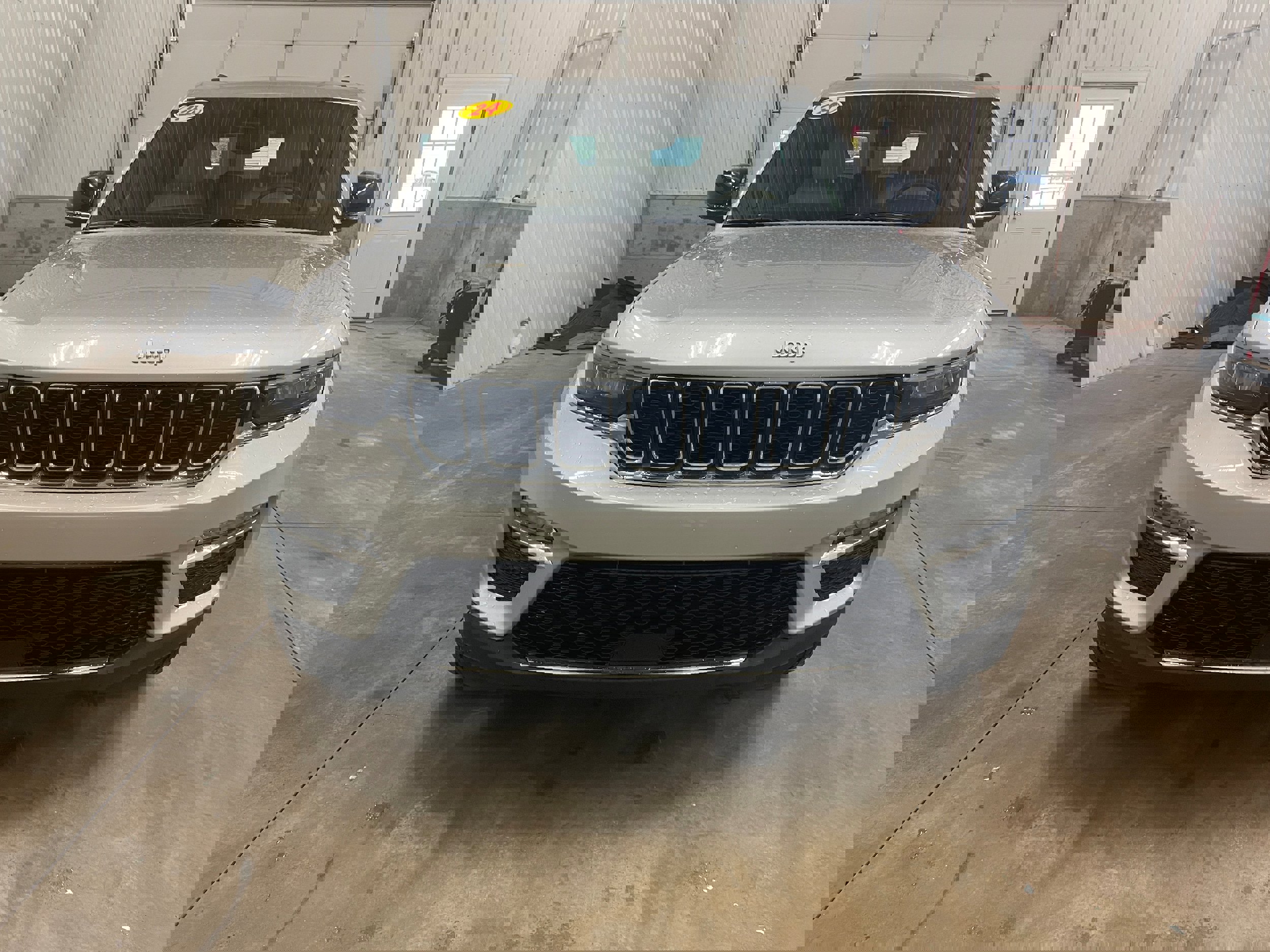 Used 2024 Jeep Grand Cherokee Limited image 8