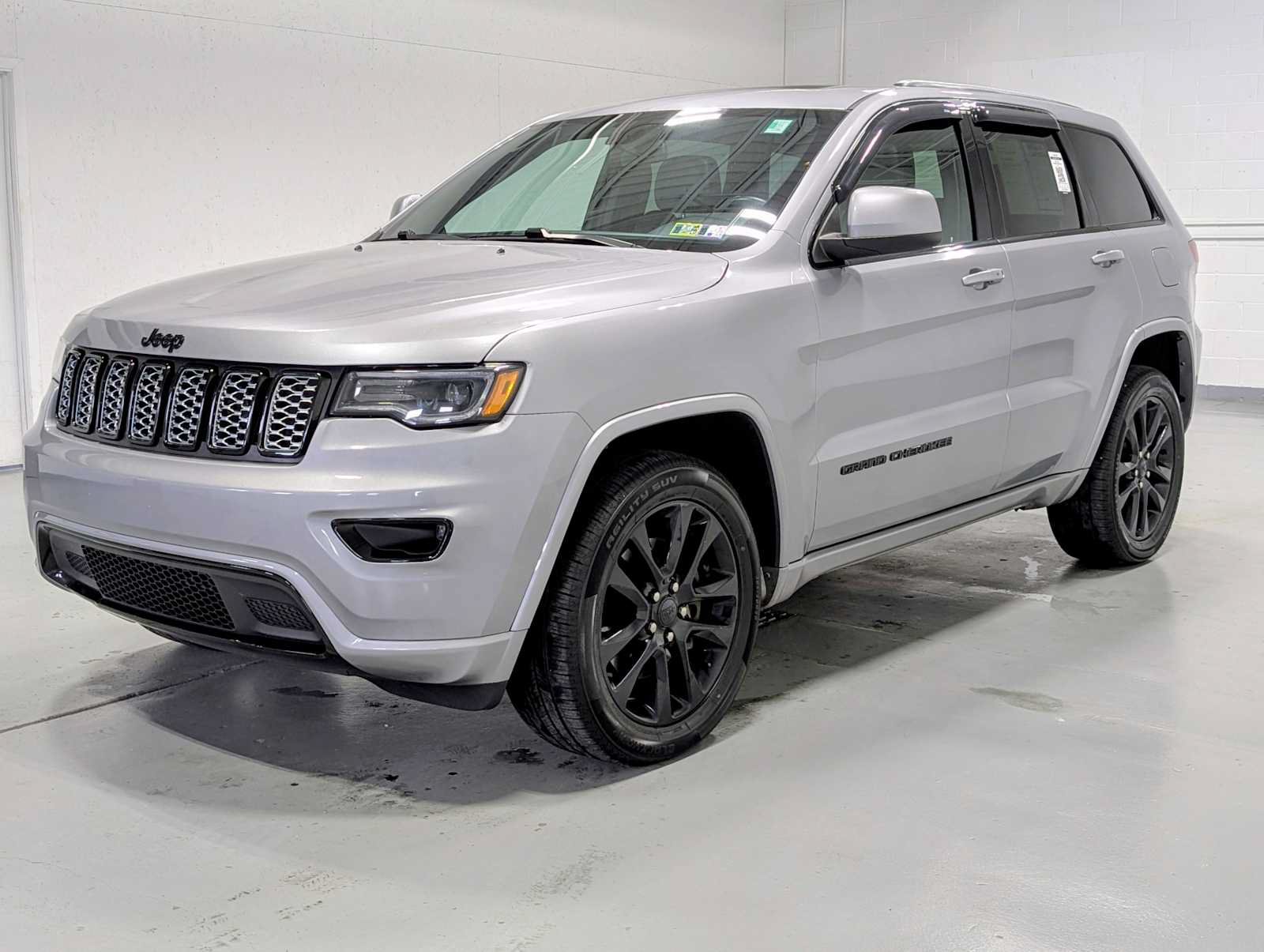 Used 2021 Jeep Grand Cherokee Laredo X AWD/4WD image 1