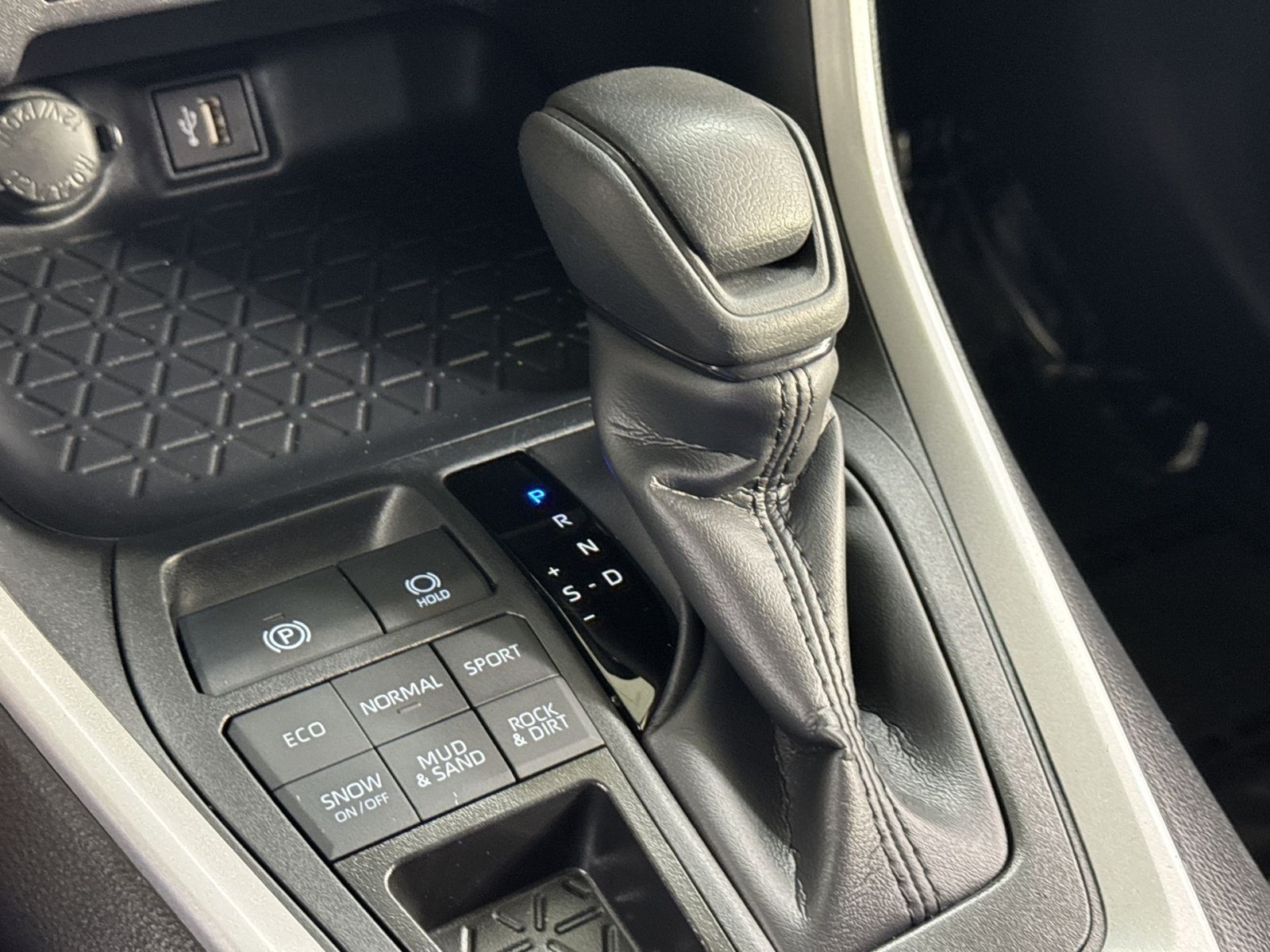 Used 2025 Toyota RAV4 LE AWD/4WD image 34