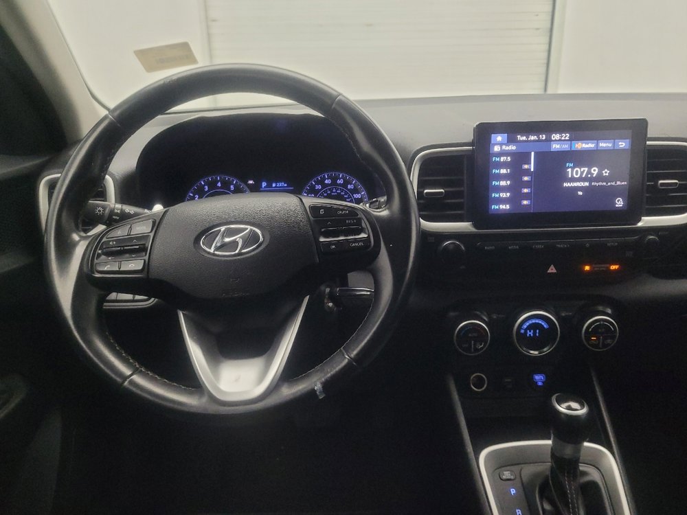 Used 2021 Hyundai Venue SEL image 22