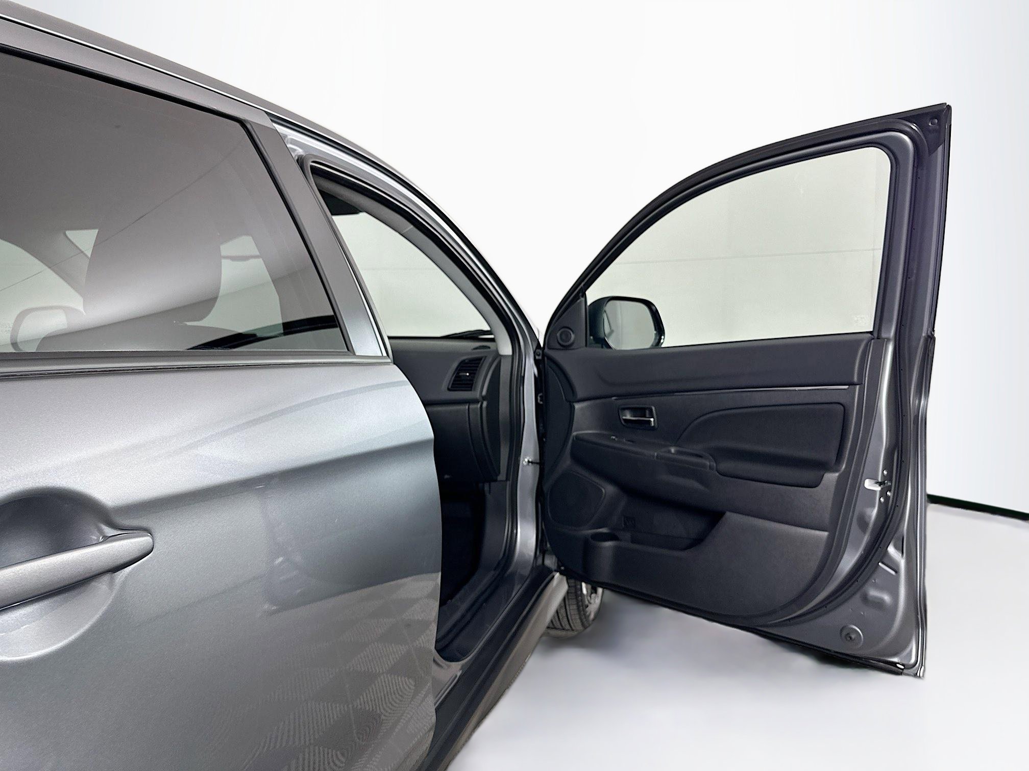 Used 2025 Mitsubishi Outlander Sport LE image 29