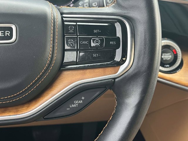 Used 2023 Jeep Grand Wagoneer Series III AWD/4WD image 31