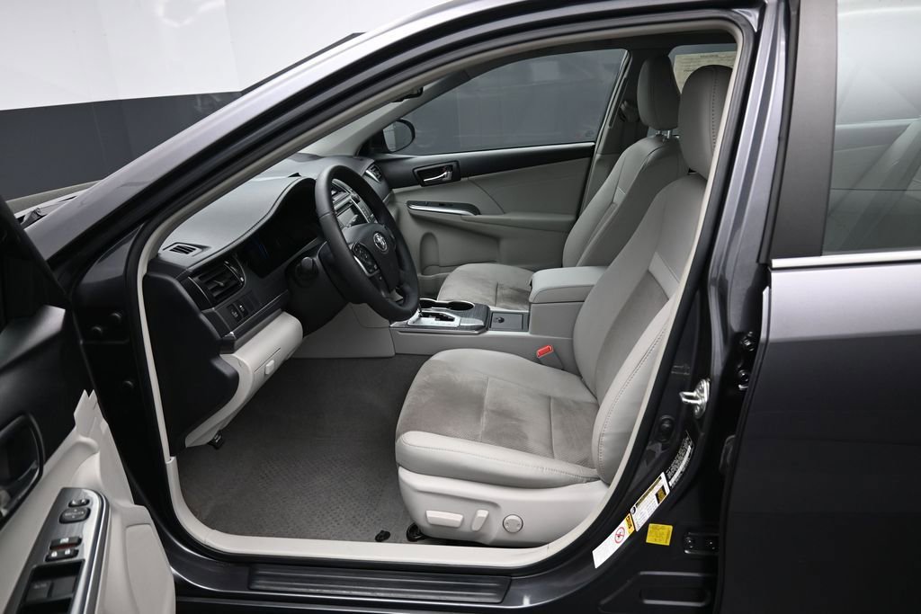 Used 2014 Toyota Camry XLE w/ Leather Package FWD image 9