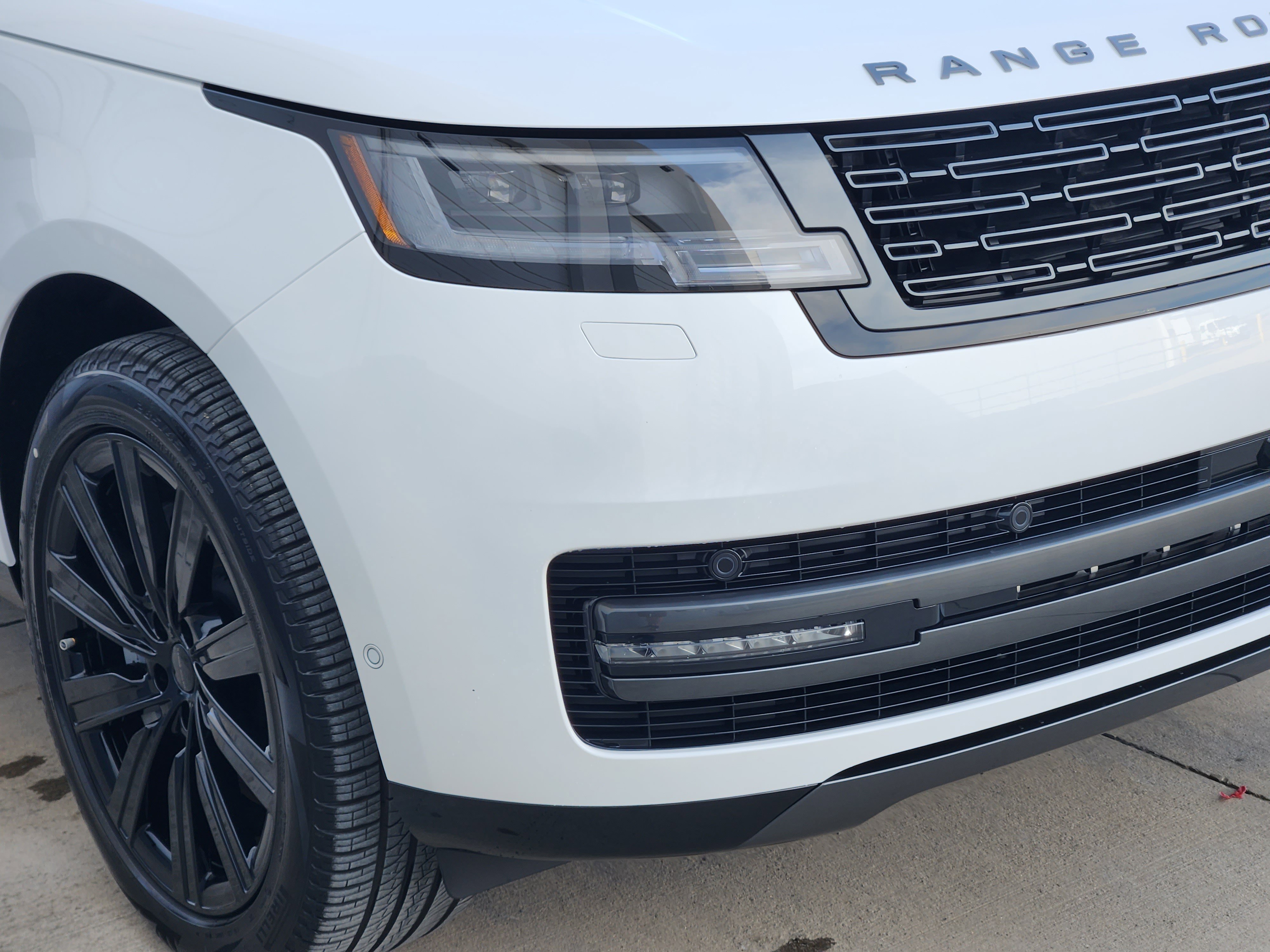 New 2026 Land Rover Range Rover SE image 8