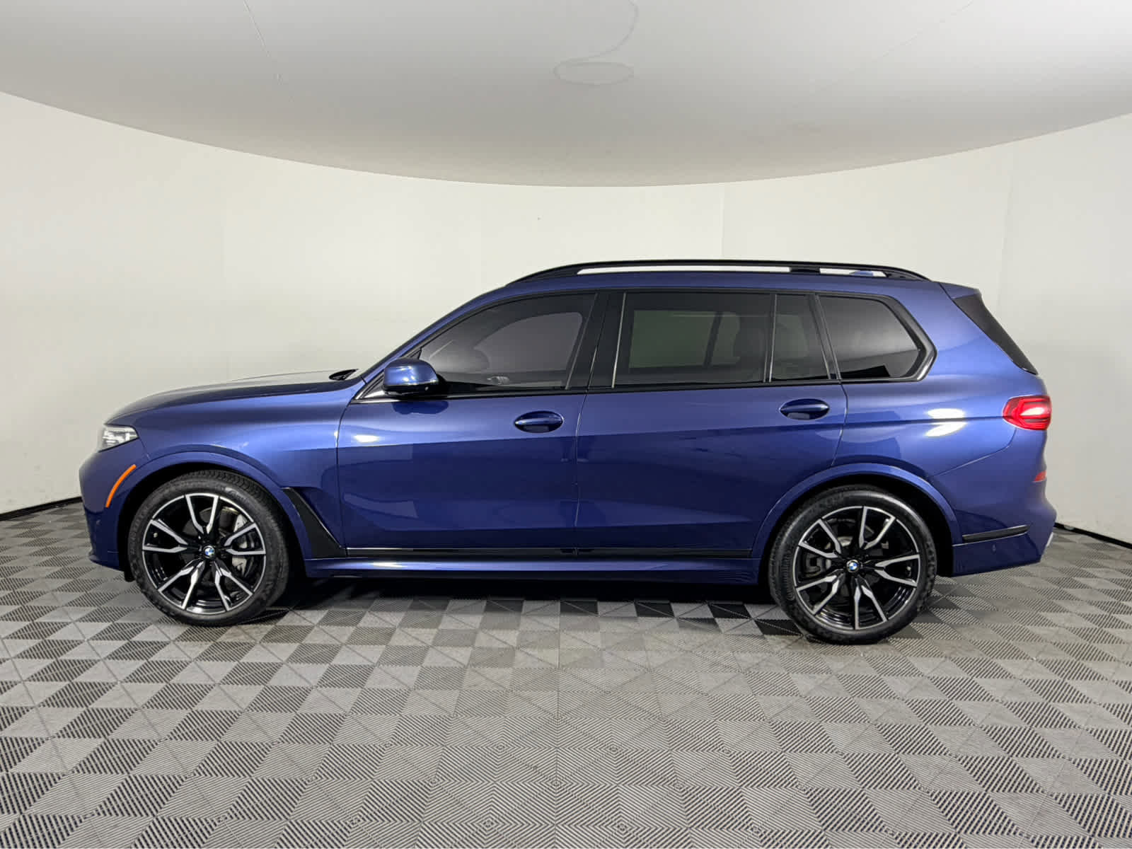 Used 2019 BMW X7 xDrive50i w/ M Sport Package image 7