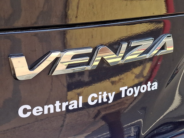 Used 2023 Toyota Venza LE AWD/4WD image 30