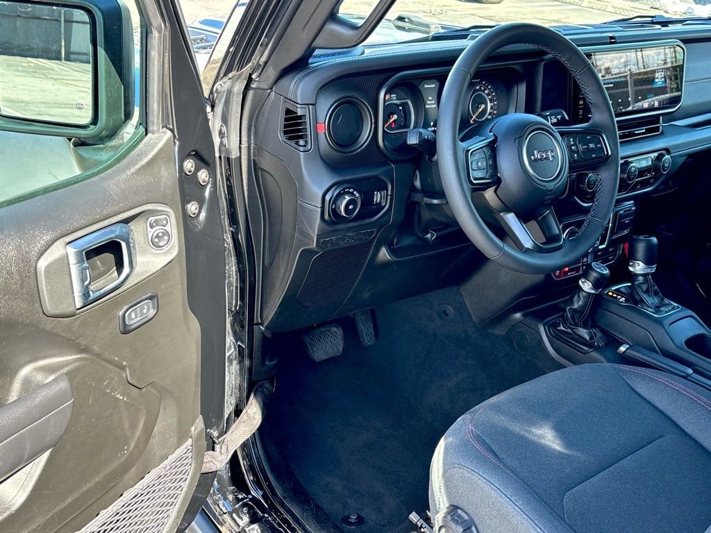 Used 2025 Jeep Wrangler Unlimited Rubicon image 10