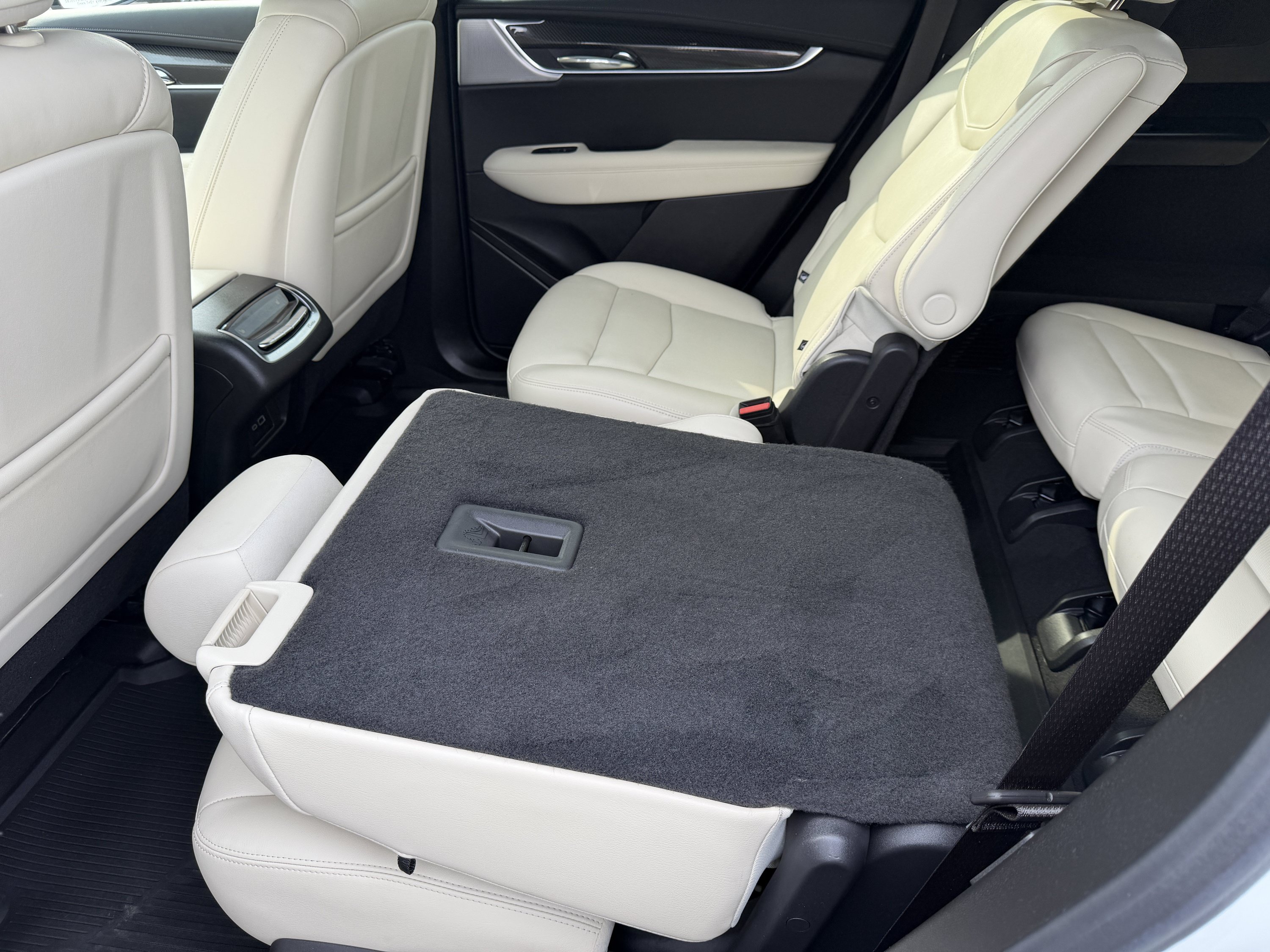 Used 2024 Cadillac XT6 Sport w/ LPO, Floor Liner Package AWD/4WD image 13