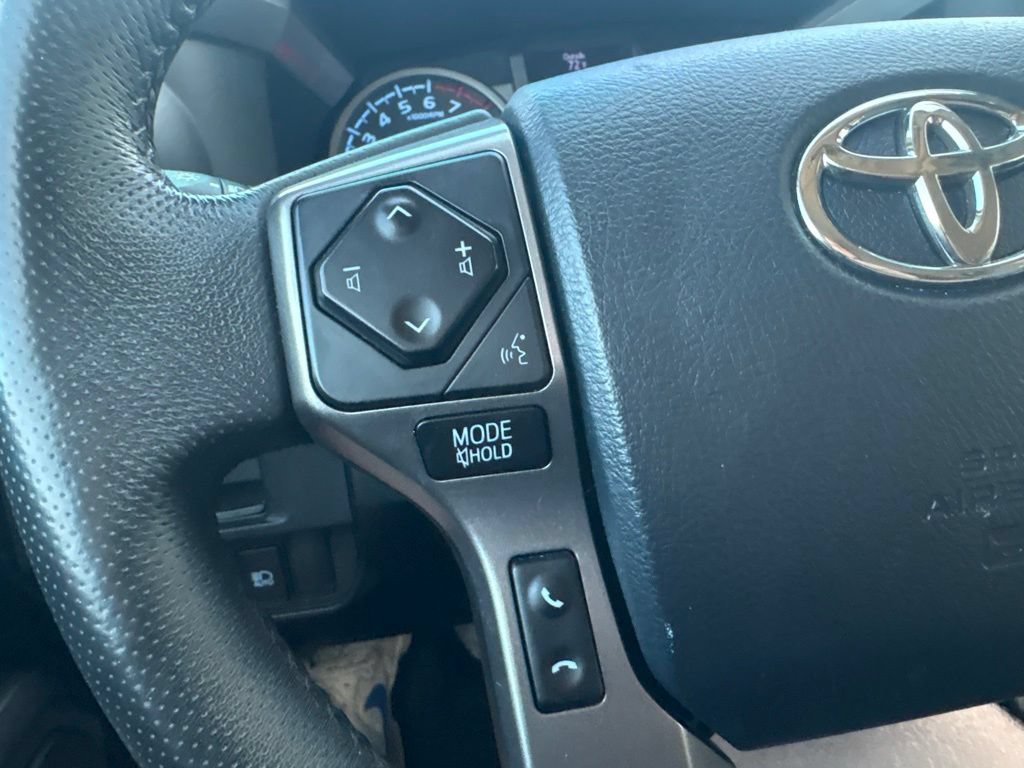 Used 2018 Toyota Tacoma SR5 AWD/4WD image 16