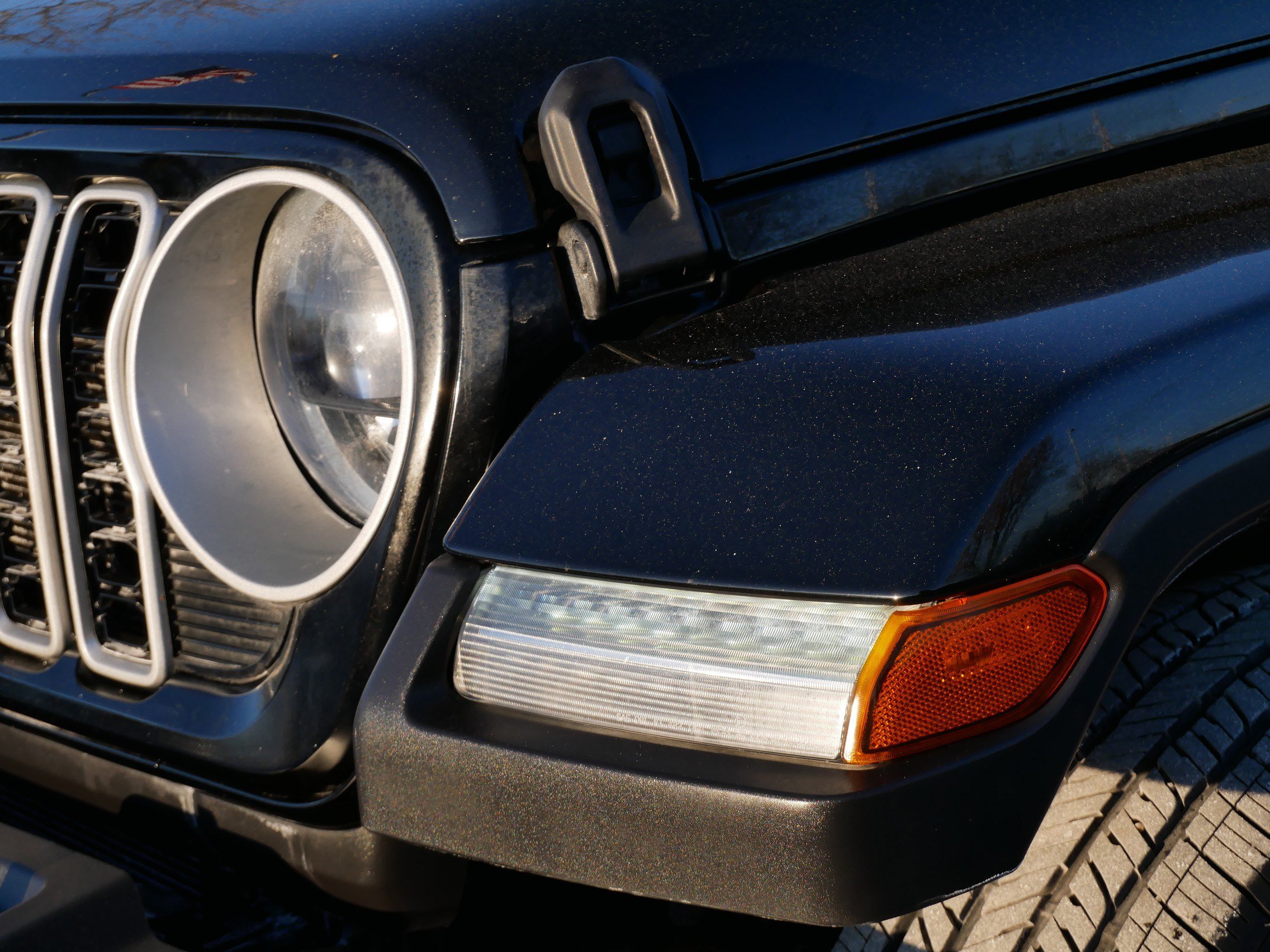 Used 2024 Jeep Wrangler Sahara w/ Technology Group image 17