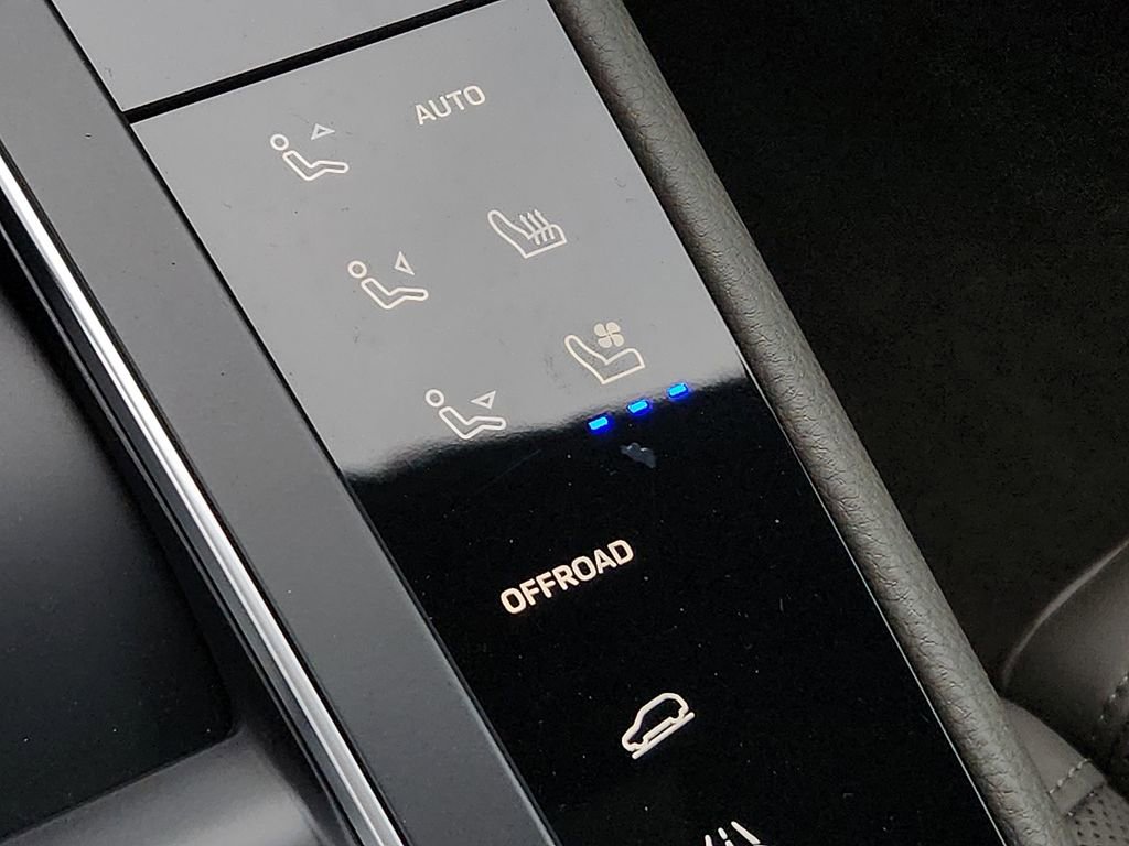 Certified 2023 Porsche Macan S image 25