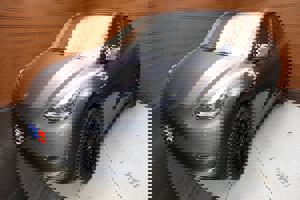 Used 2023 Tesla Model Y Long Range image 6