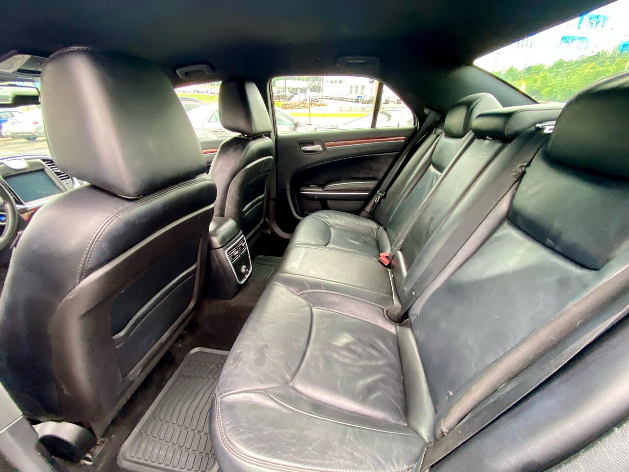 Used 2013 Chrysler 300 AWD w/ Driver Convenience Group image 10