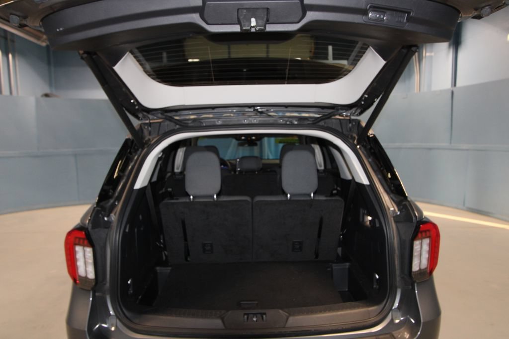 Used 2025 Ford Explorer Active AWD/4WD image 36