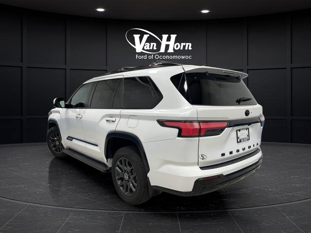 Used 2024 Toyota Sequoia Platinum AWD/4WD image 5