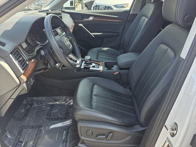 Used 2023 Audi Q5 2.0T Premium w/ Convenience Package AWD/4WD image 2