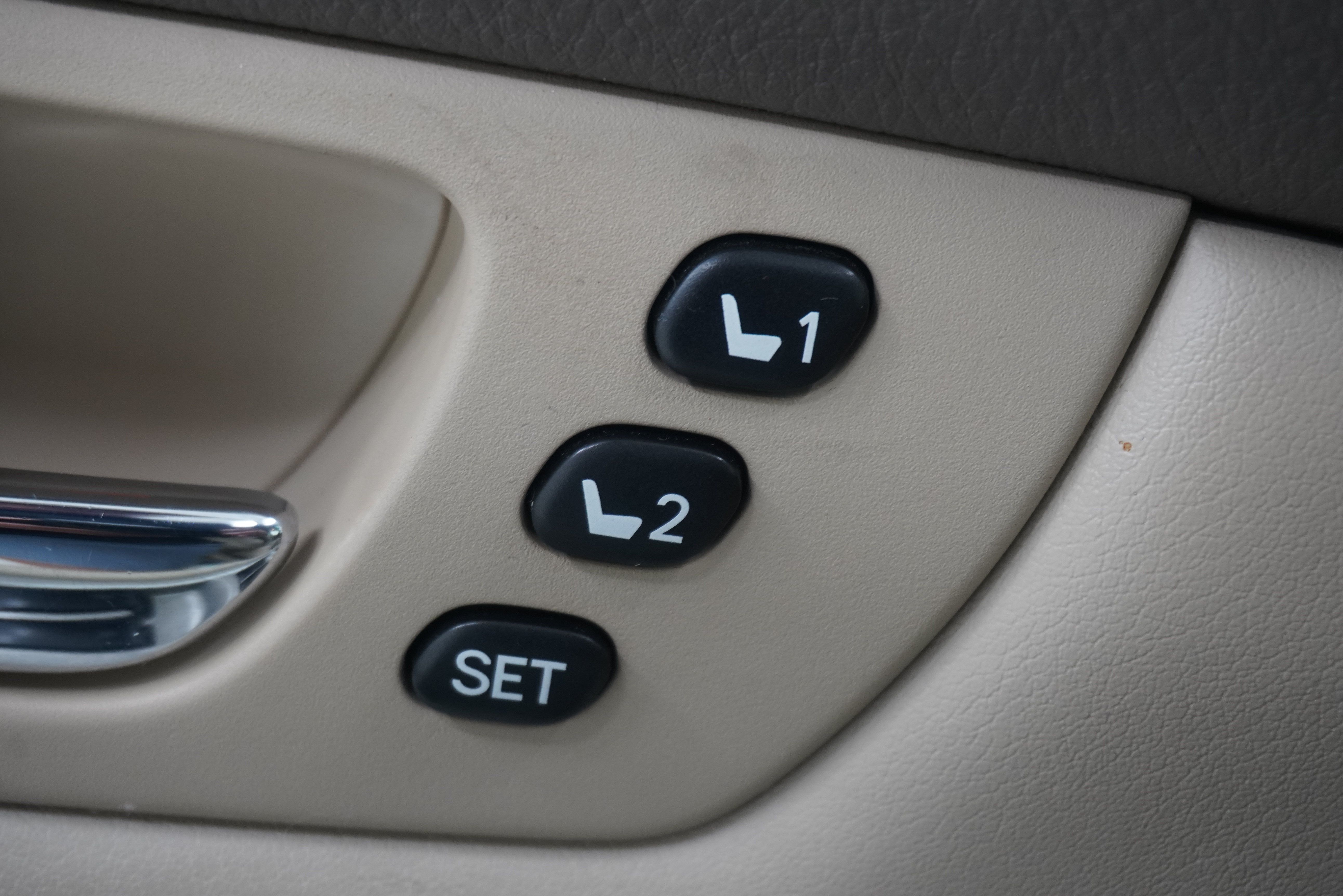 Used 2004 Lexus RX 330 FWD image 15