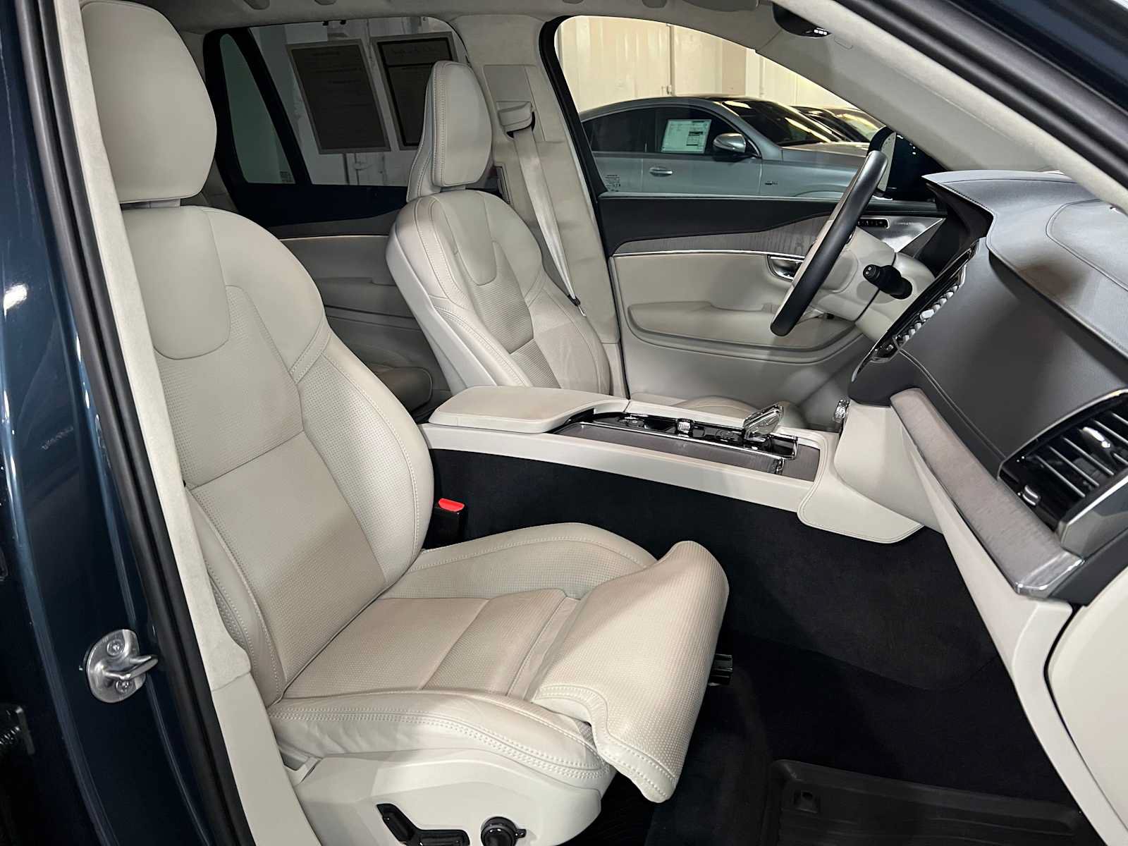 Used 2024 Volvo XC90 B6 Ultimate w/ Lounge Package AWD/4WD image 12