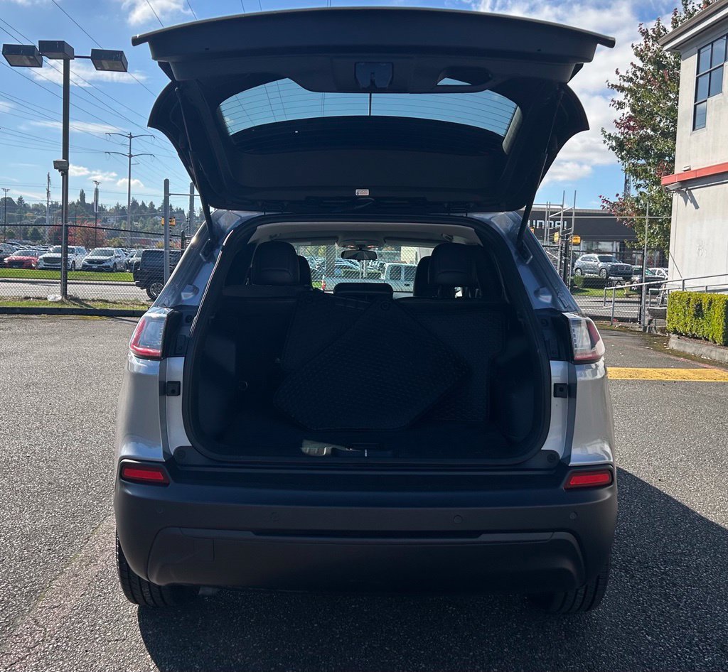 Used 2019 Jeep Cherokee Latitude Plus w/ Cold Weather Group AWD/4WD image 26