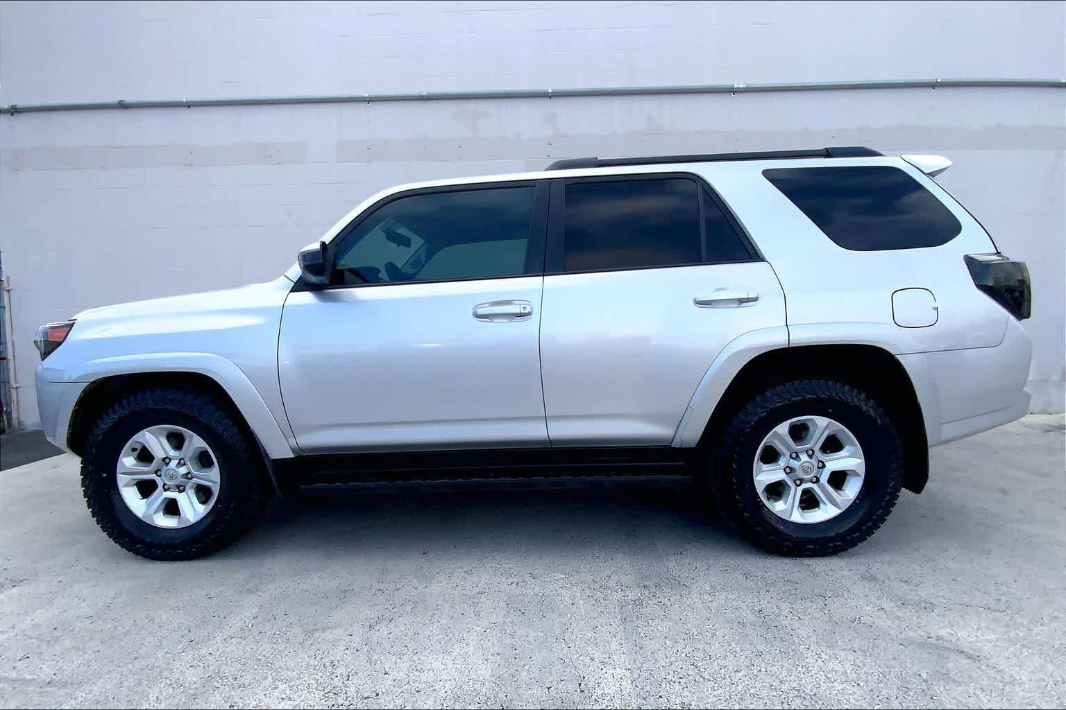 Used 2016 Toyota 4Runner SR5 RWD image 3