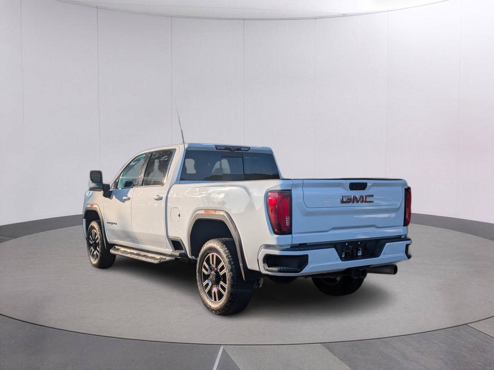 Used 2020 GMC Sierra 2500 AT4 w/ AT4 Premium Package AWD/4WD image 3